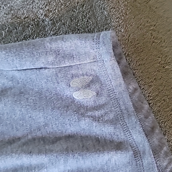 STUNNING VICTORIA'S SECRET GREY AND GREEN SURFBOARD V NECK HOODIE - Picture 10 of 13